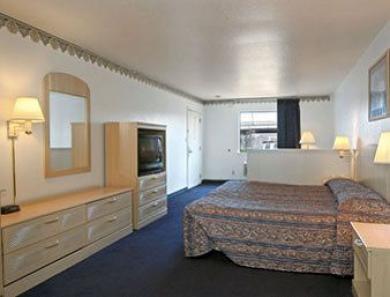 Days Inn Windcrest By Wyndham San Antonio Room photo